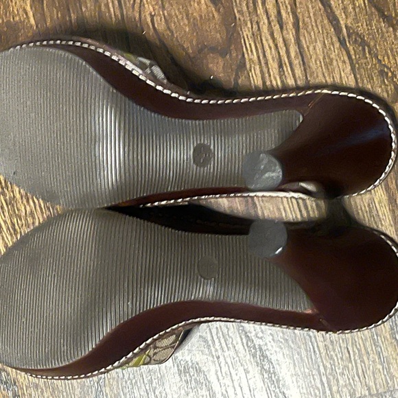 Brown COACH Logo shoes with red poppy flower 🌺. SZ 6 - Picture 9 of 9